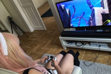 girlfriend playing videogames